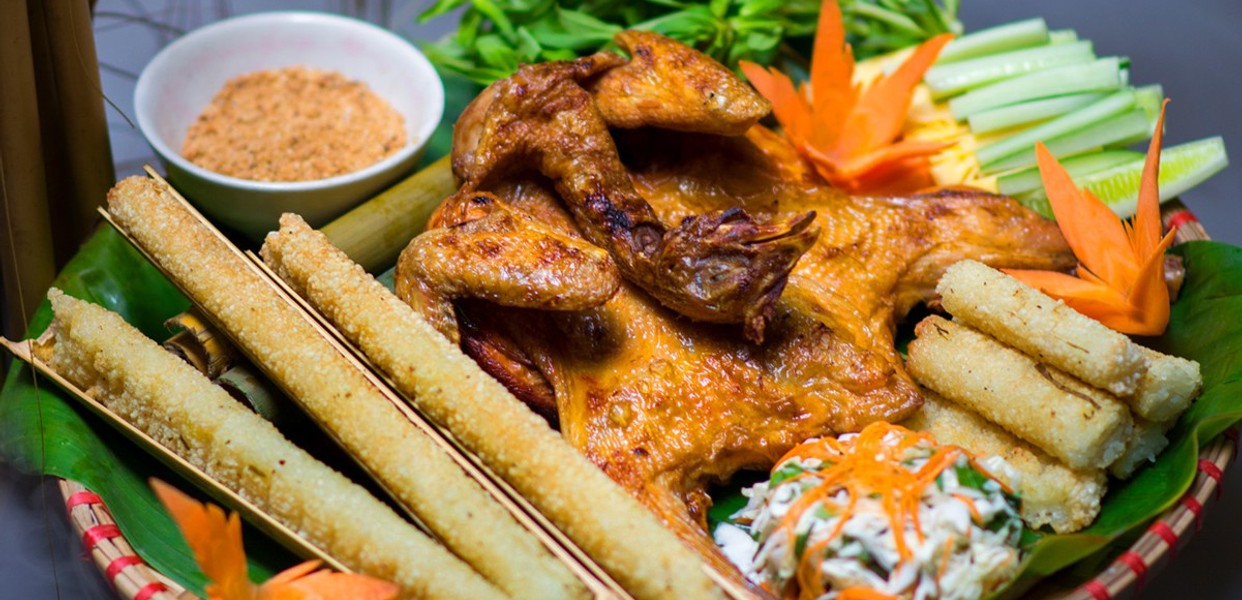 Gà nướng cơm lam Tư Hoàng