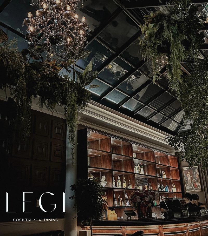 Quầy bar và không gian cocktail tại LEGI