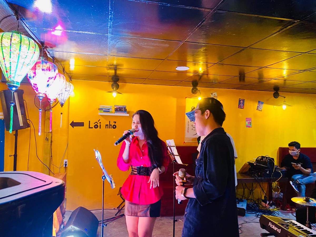 Đêm nhạc tại Tiệm Cà Phê Ga