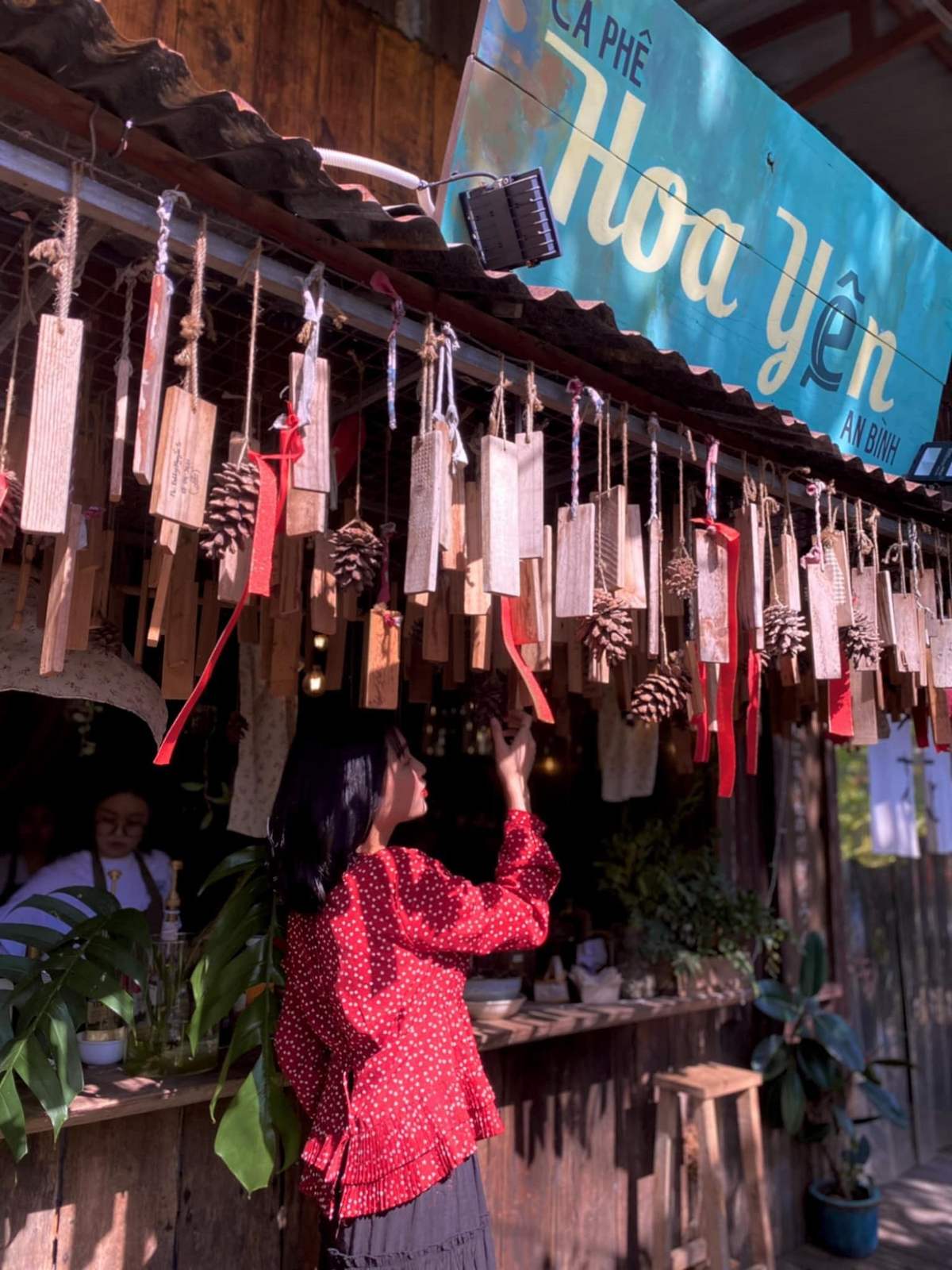 Vườn xanh và nhà gỗ tại Hoa Yên An Bình