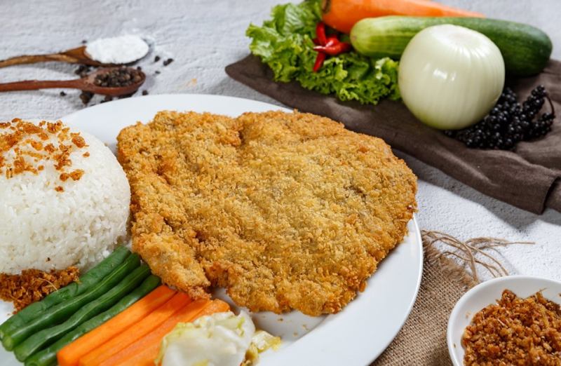 Không gian ấm cúng tại nhà hàng 123 với gần 30 năm tuổi