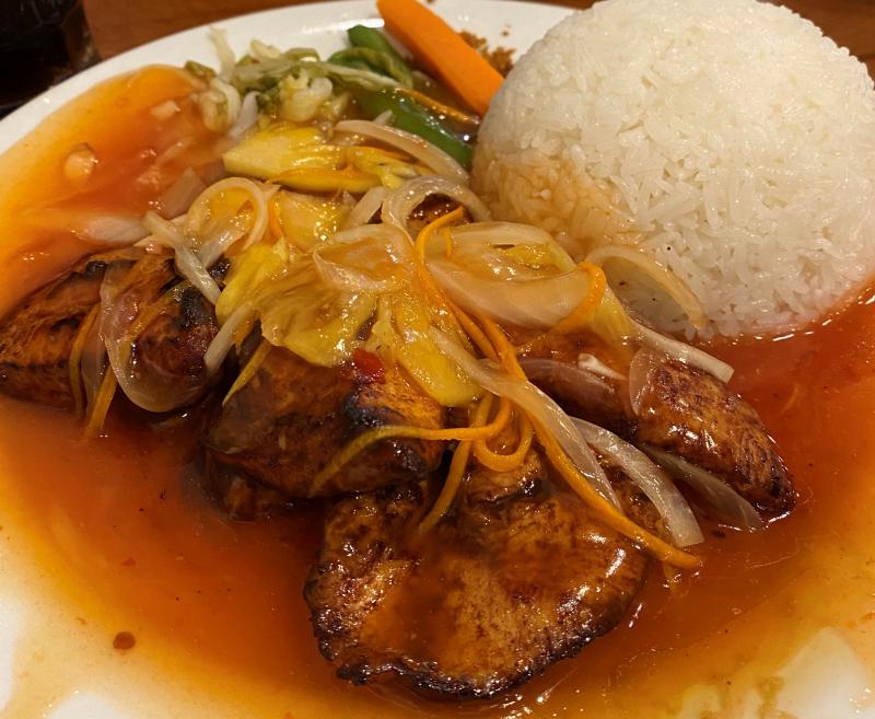 Không gian thoáng mát và suất cơm đầy đặn tại 123