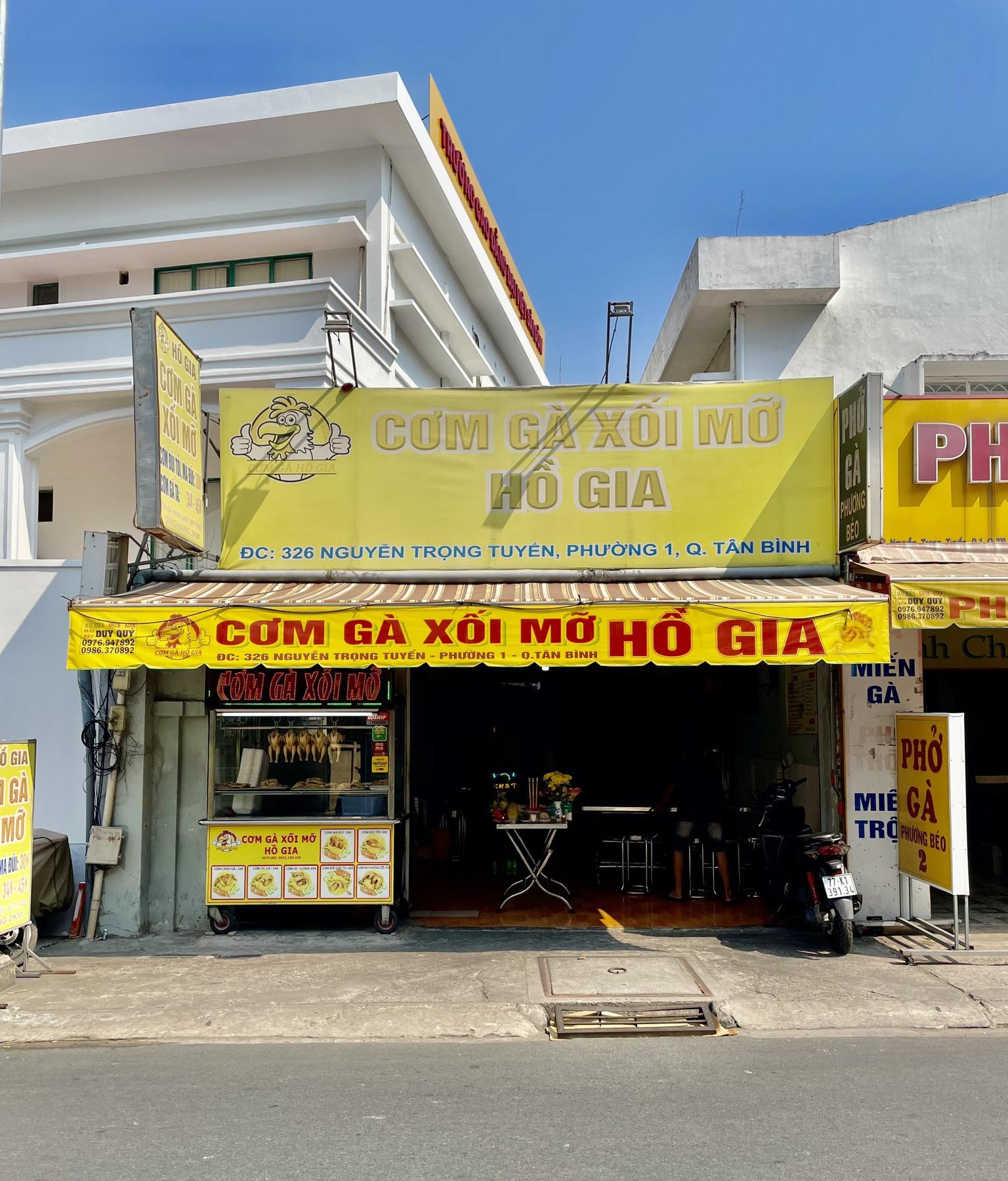 Cơm gà Hồ Gia không gian yên tĩnh