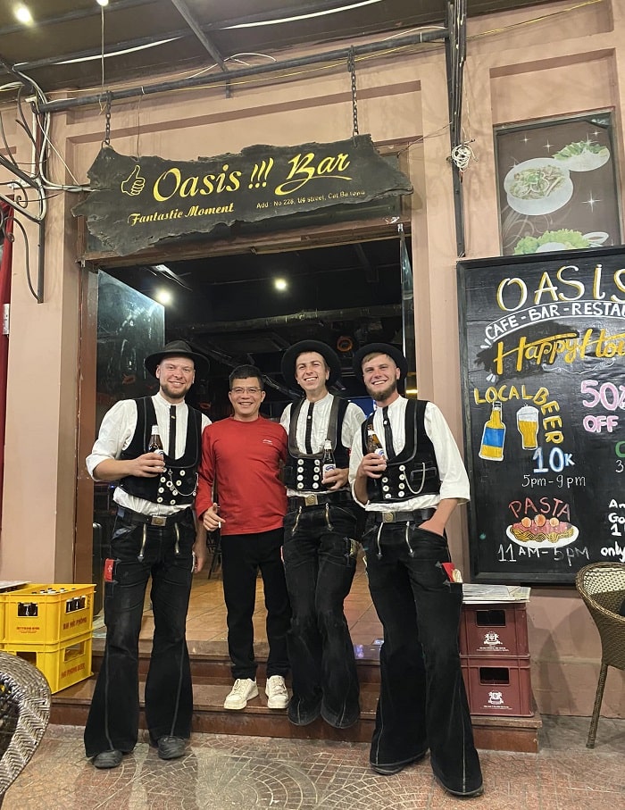Không khí sôi động tại Oasis Bar