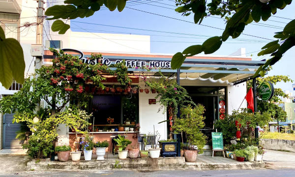 Không gian mộc mạc tại Rustic House