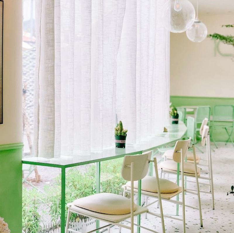 Studio 102 Coffee cafe view đẹp ở Cần Thơ màu xanh bạc hà