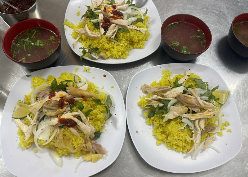 Cơm gà An Hiền gây ấn tượng với vị ngon truyền thống