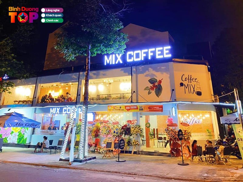 Mix Coffee trang trí bao lì xì và bánh chưng vintage