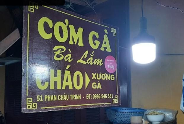 Không gian giản dị của Cơm gà Bà Lắm