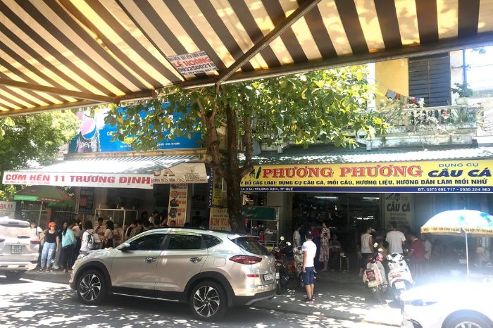 Quán cơm hến bà Hoà Huế với nhiều món đặc sản