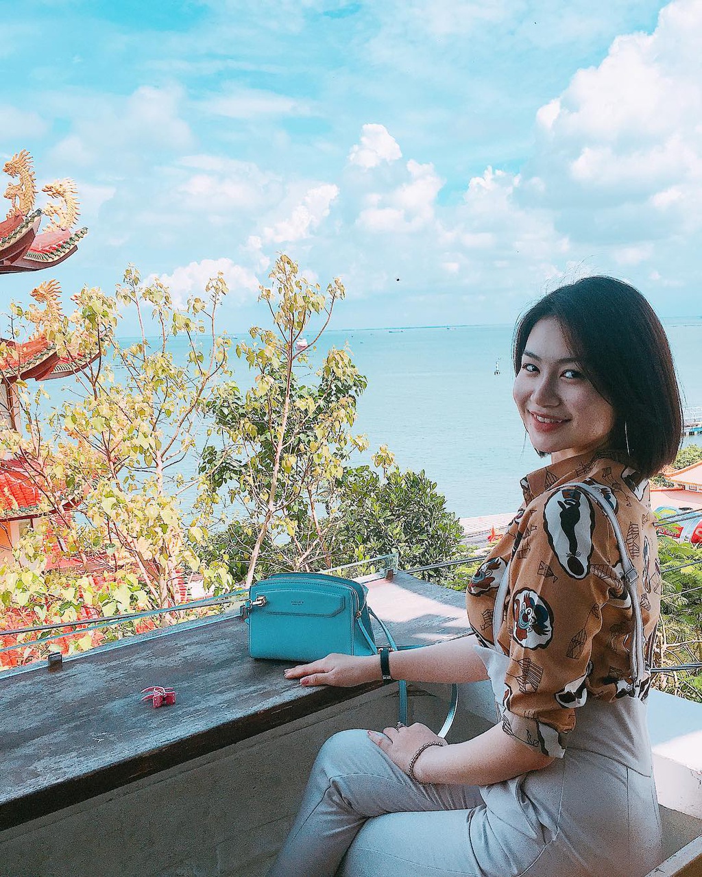 Lightroom Coffee - cafe view biển Vũng Tàu