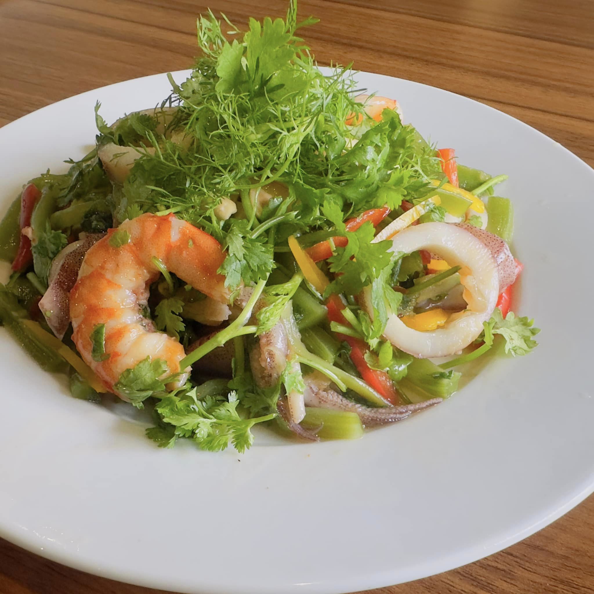 Cơm Nhà 1982 Hồng Gai