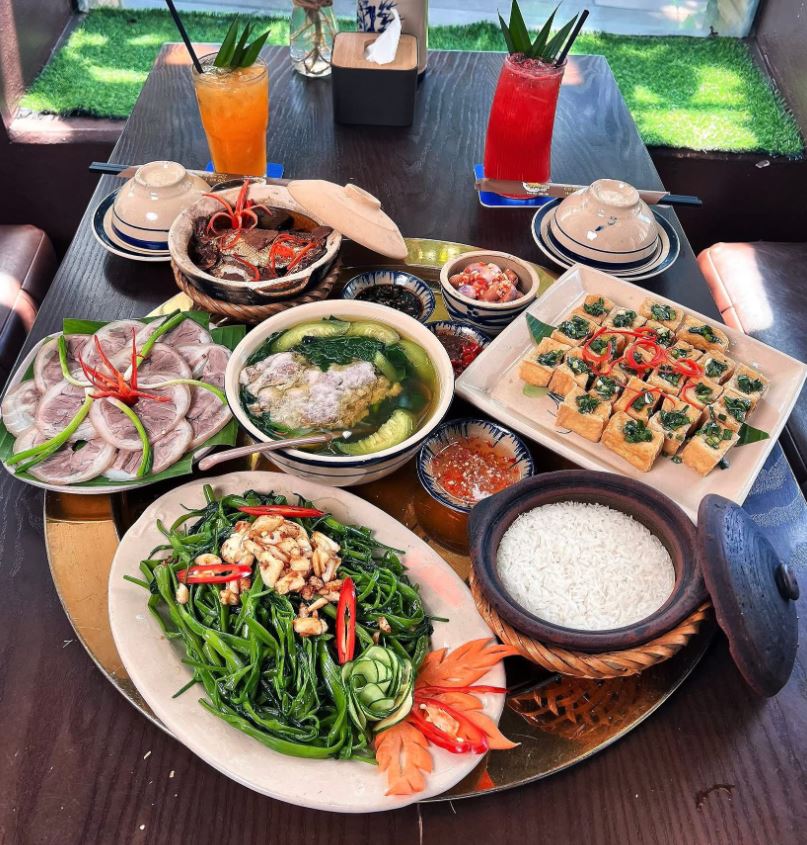 Cơm Niêu Mùa Vàng Hạ Long