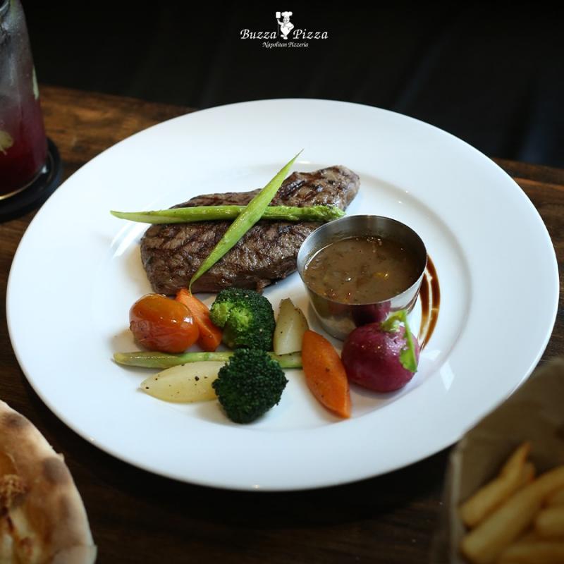 Buzza Pizza nhà hàng pizza Ý Sài Gòn