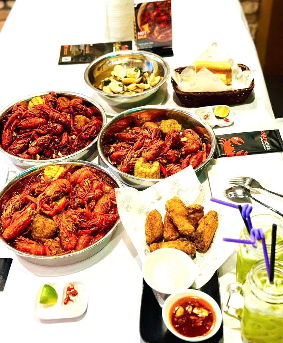 The Cajun Cua hải sản sốt cay