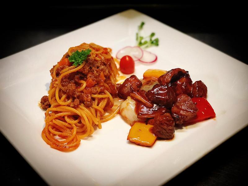 Ong Nâu Spaghetti nhà hàng mì Ý giá rẻ Sài Gòn