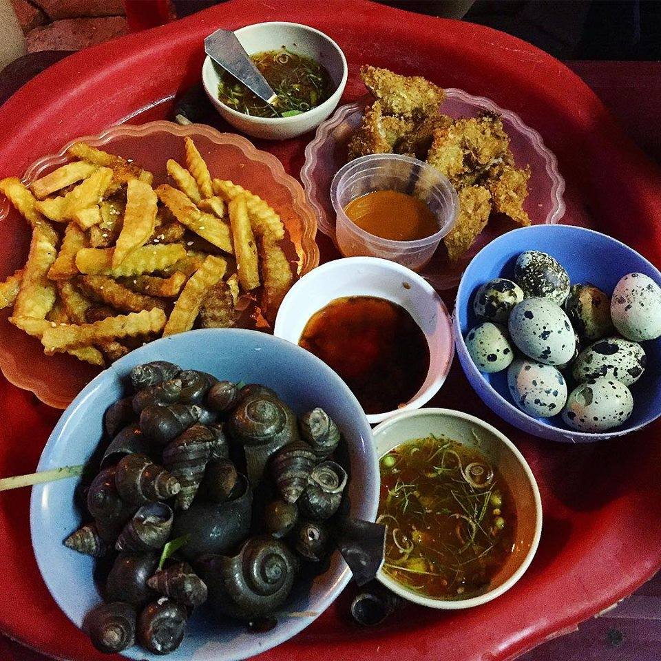 Thưởng thức ốc nóng Thụy Khuê tại Hồ Tây