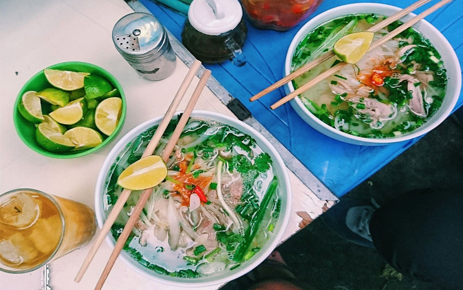 Không gian ấm cúng của quán phở Hằng Yên Phụ