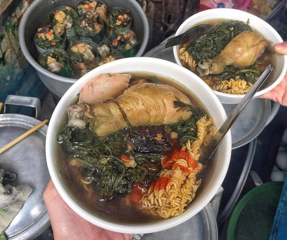 Quán mỳ gà tần An Dương là địa điểm ăn uống ở Hồ Tây