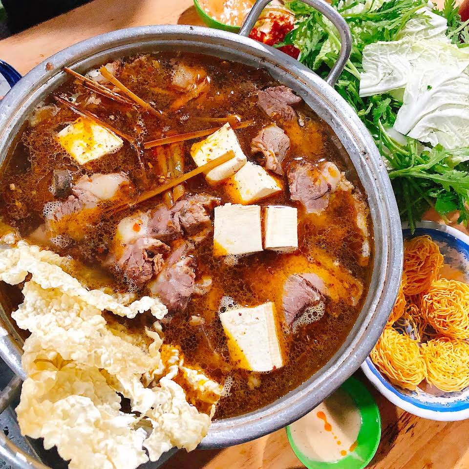 Lẩu bò Quán Gỗ Đà Lạt