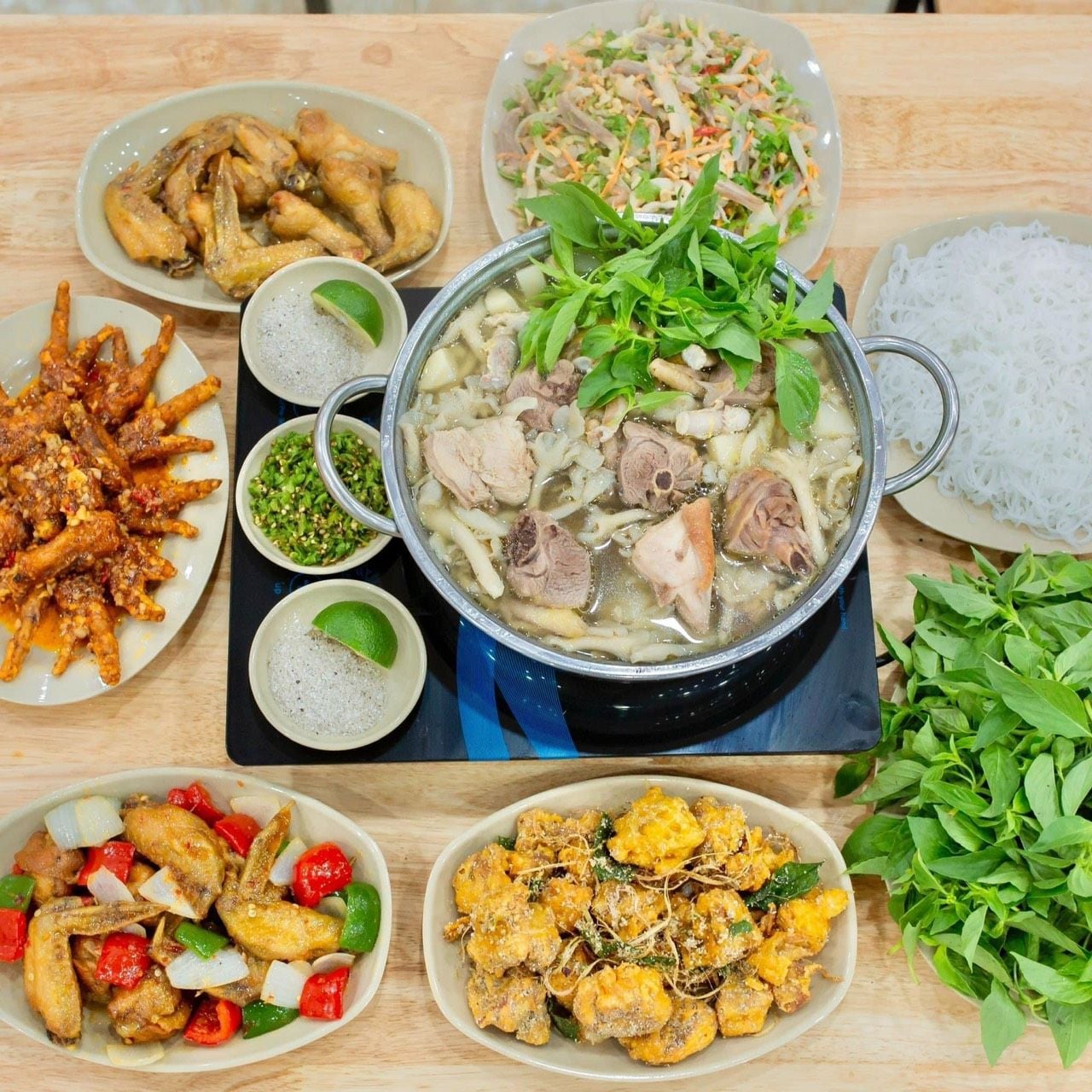 Quán Tao Ngộ lẩu gà lá é Đà Lạt