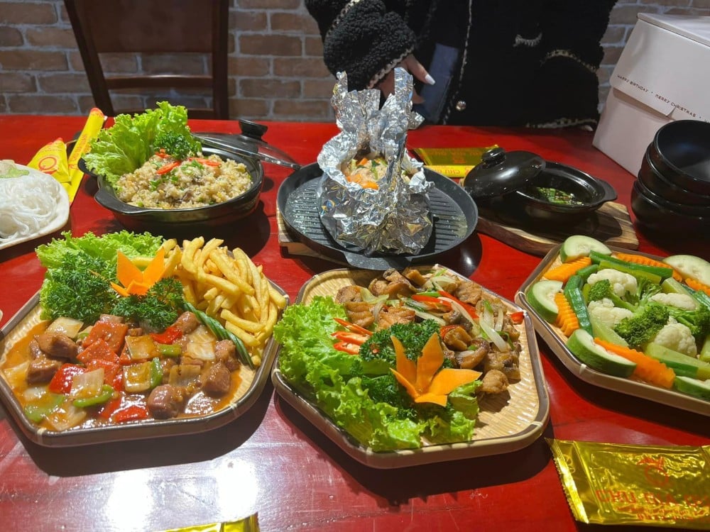 Lẩu cá tầm Chu Gia Đà Lạt