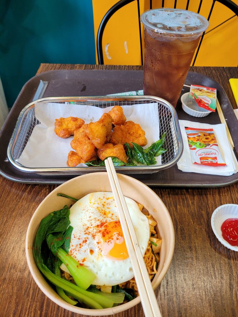 Hot Space Chicken Phan Xích Long Phú Nhuận